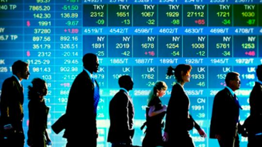 Imagen para el artículo: El Riesgo País de Argentina cerró estable en 429 puntos y consolida sus niveles mínimos en ocho años