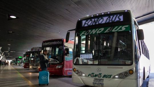 Imagen para el artículo: La advertencia de UTA ante el pago del aguinaldo en cuotas: “Podemos ejercer el derecho a huelga”