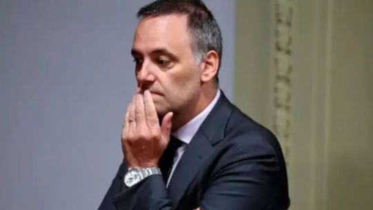 Imagen para el artículo: Una empresa se subió al escándalo de Manuel Adorni para vender sábanas: “Vas a pensar que te estamos robando”
