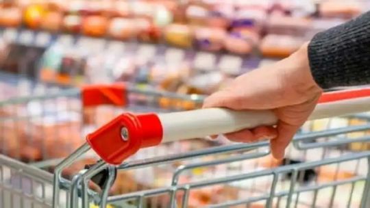 Imagen para el artículo: “La contracción del consumo interno es por la pérdida del poder adquisitivo de los salarios”, indicó una economista
