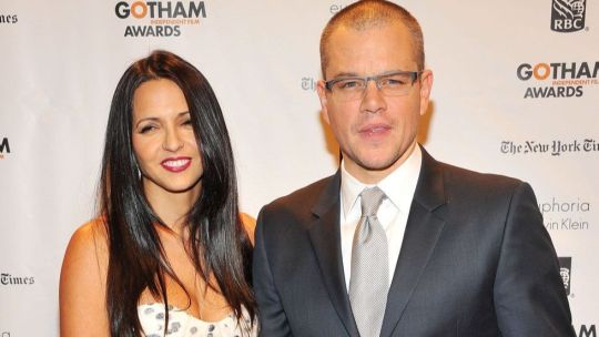 Imagen para el artículo: Quién es la esposa de Matt Damon que lo hizo fanático de Messi