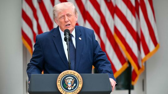 Imagen para el artículo: Donald Trump amenaza con bombardear una planta nuclear iraní "si no se negocia de verdad"