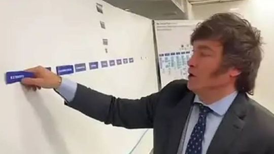 Imagen para el artículo: Milei define luego del partido si hay o no asueto, mientras desde la oposición reclaman "que se apure"