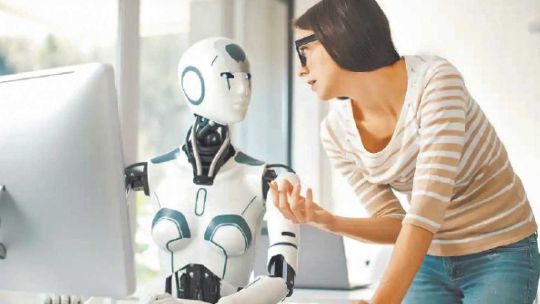 Imagen para el artículo: IA: nuevas oportunidades laborales para las mujeres
