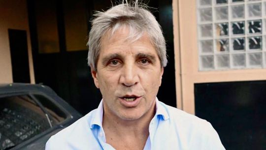 Imagen para el artículo: Luis Caputo cruzó otra vez al periodista británico que criticó a la Selección: "Mocoso malcriado"