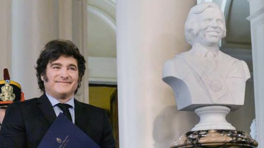 Imagen para el artículo: Milei busca congelar la economía por ley