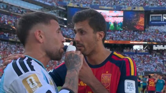 Imagen para el artículo: "Toda la semana llorando": el tenso cruce en el que Nicolás Otamendi le negó el saludo a Rodri tras la final del Mundial