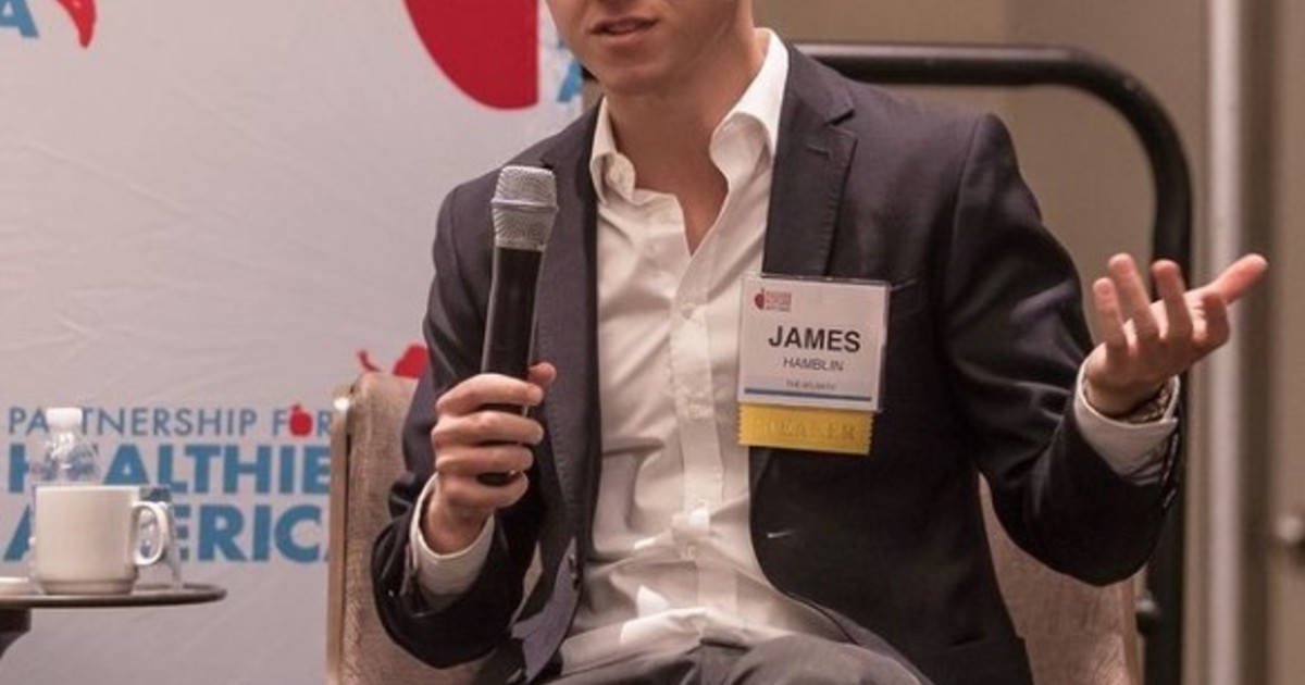 Imagen para el artículo: James Hamblin, médico, estuvo cinco años sin ducharse: "Con el tiempo, tu cuerpo se acostumbra cada vez más para que no huela tan mal si no usas desodorante y jabón"