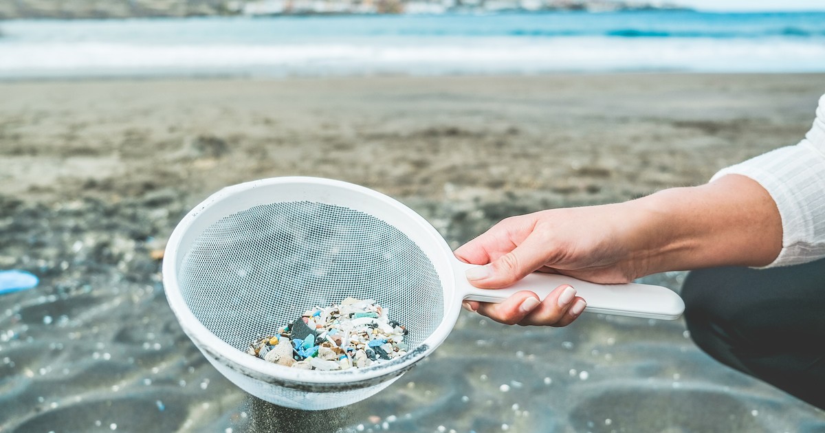 Imagen para el artículo: Una startup mexicana transforma plásticos difíciles de reciclar en combustible: genera más de 1.300 litros semanales, pero enfrenta críticas de ambientalistas