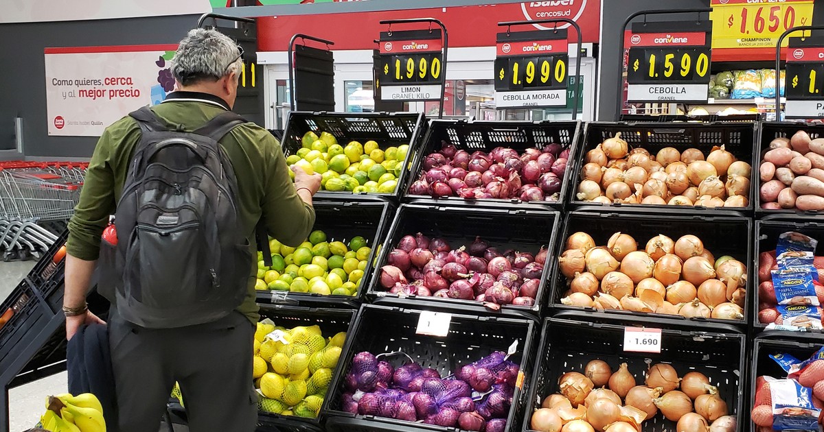 Imagen para el artículo: El consumo masivo volvió a bajar en mayo pero se desaceleró la caída: qué puede pasar en los próximos meses