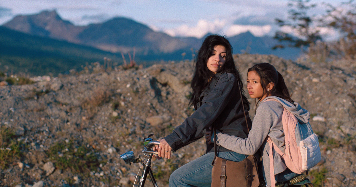 Imagen para el artículo: Ya está en Netflix Risa y la cabina del viento: tiene todo, a Cazzu, a Diego Peretti, a Babasónicos y fantasía para ser una película poética