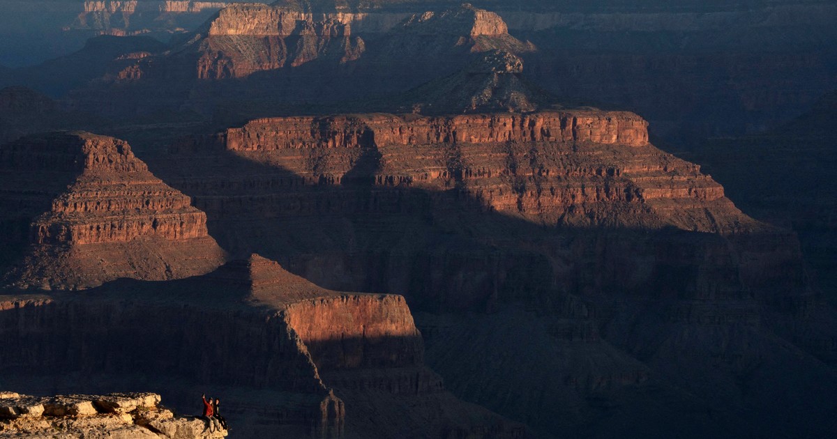 Imagen para el artículo: Tres excursionistas mueren por el calor extremo en el Gran Cañón mientras Arizona se prepara para temperaturas de hasta 44°C