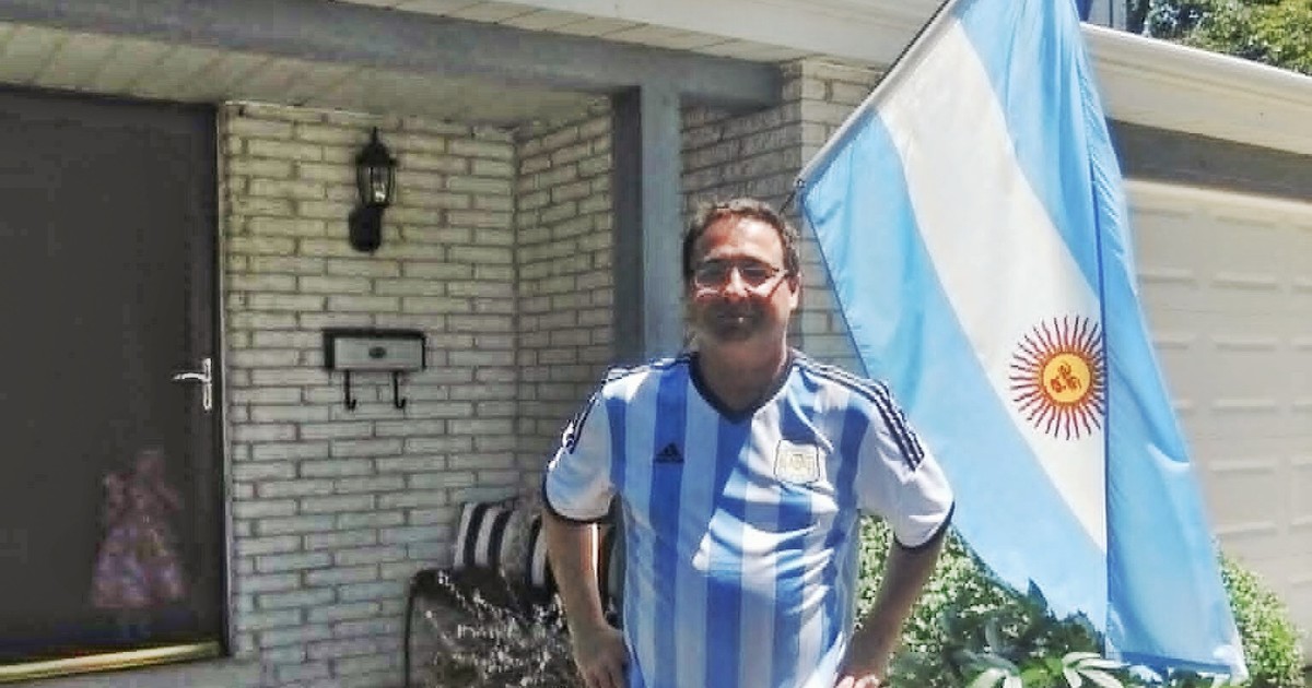 Imagen para el artículo: El pastor de la Scaloneta que alimenta la pasión desde Chicago: “Cada partido es una fiesta celeste y blanca”