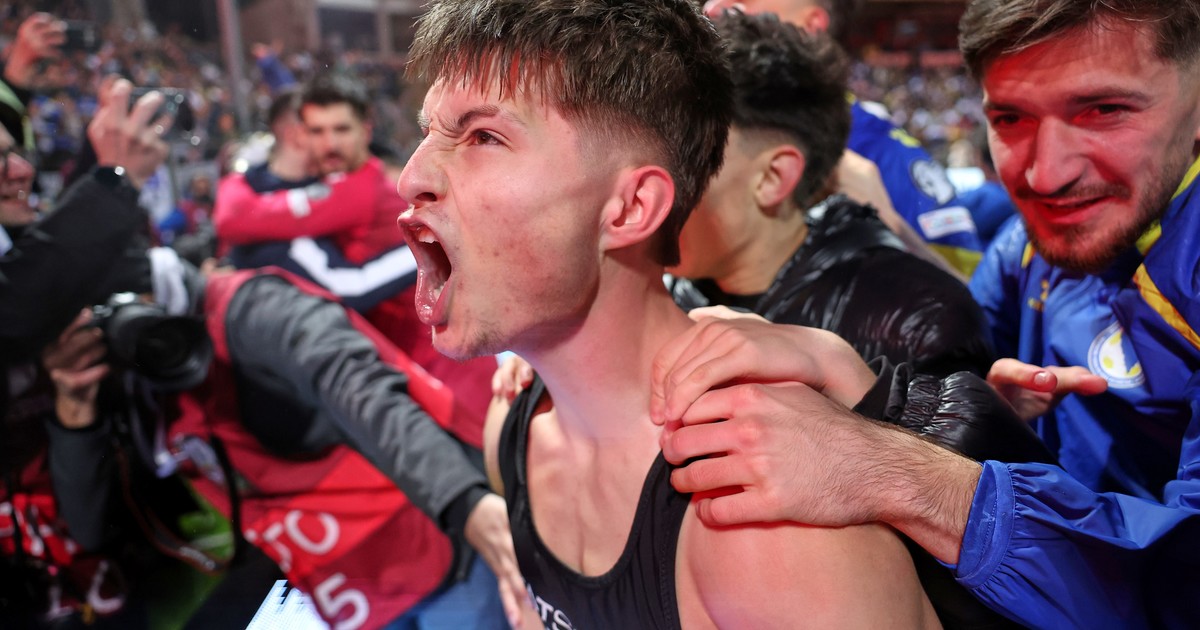 Imagen para el artículo: Esmir Bajraktarević, el hijo de refugiados que dejó a Italia sin Mundial y llevó a Bosnia a Norteamérica