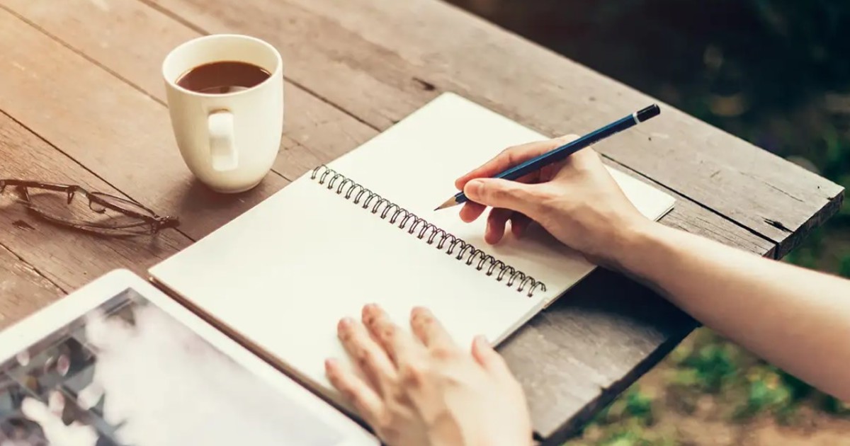Imagen para el artículo: La psicología dice que las personas que escriben mezclando letras minúsculas y mayúsculas pueden mostrar una tendencia a la rebeldía o una búsqueda constante de diferenciación