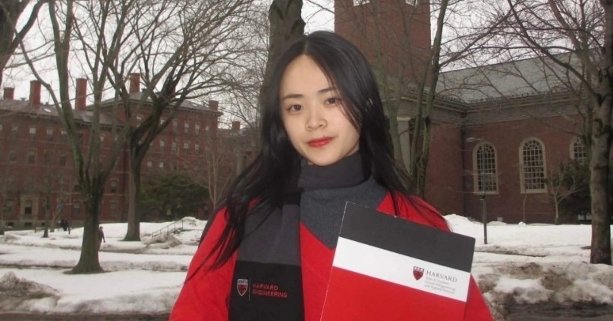 Imagen para el artículo: Una joven prodigio vietnamita de la programación consigue becas de doctorado completas de Harvard, Princeton y Columbia