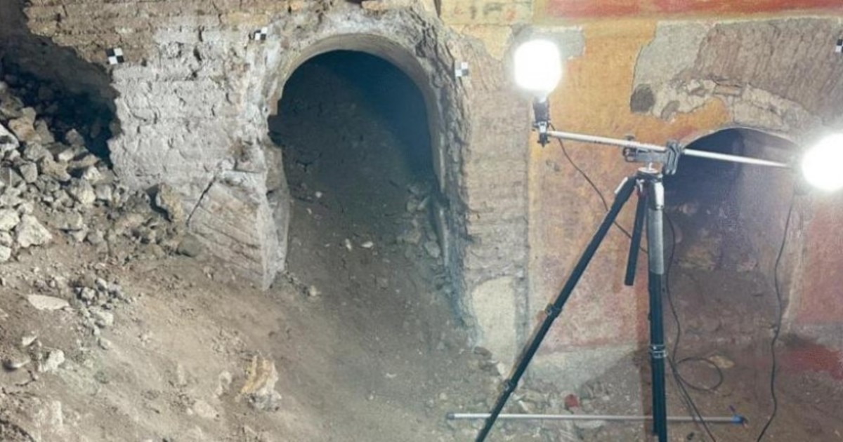 Imagen para el artículo: Adolescentes descubren una lujosa casa de 1800 años de antigüedad debajo del gimnasio de su escuela secundaria
