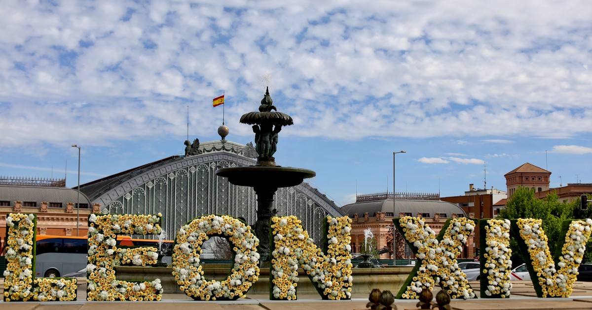 Imagen para el artículo: El papa León XIV llega a España en la peor crisis de gobierno que atraviesa Pedro Sánchez