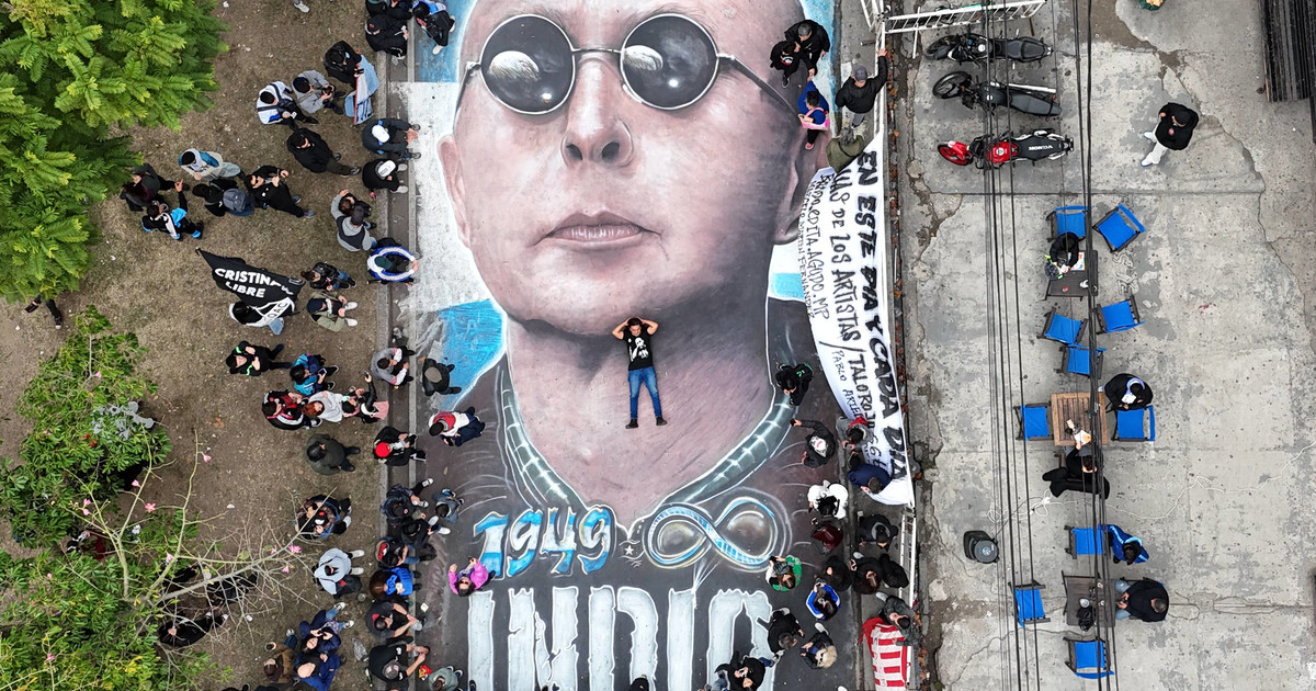 Imagen para el artículo: “Las despedidas son esos dolores dulces”: el multitudinario último adiós al Indio Solari