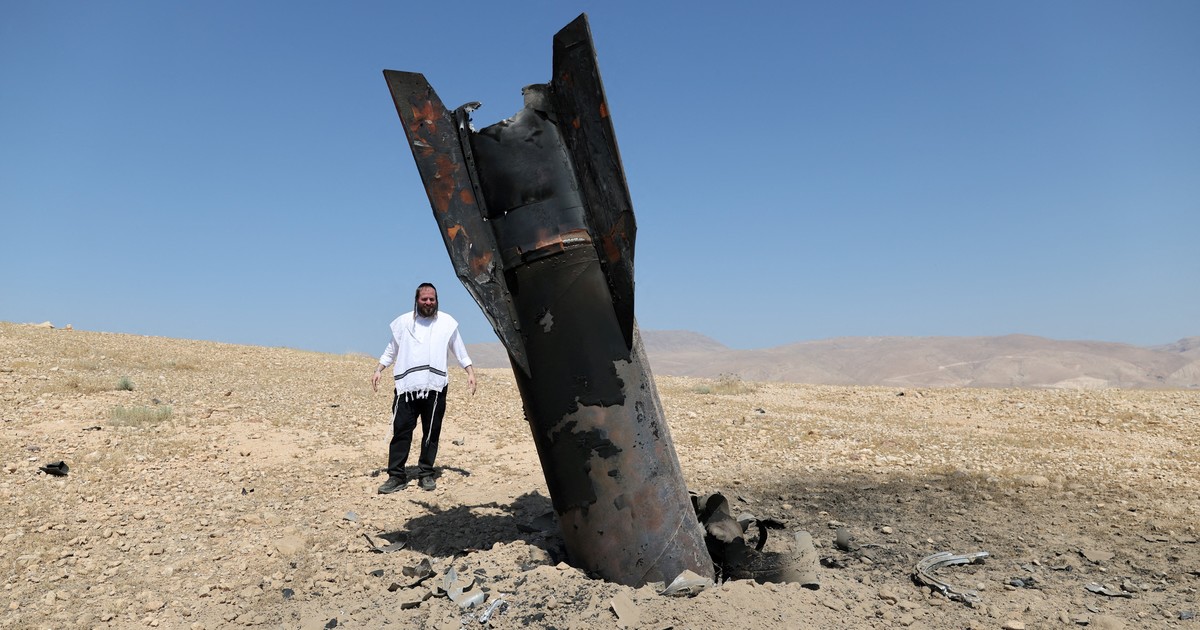 Imagen para el artículo: Israel e Irán se atacan por primera vez desde la tregua y Trump les advirtió: "Deben dejar de disparar de inmediato"