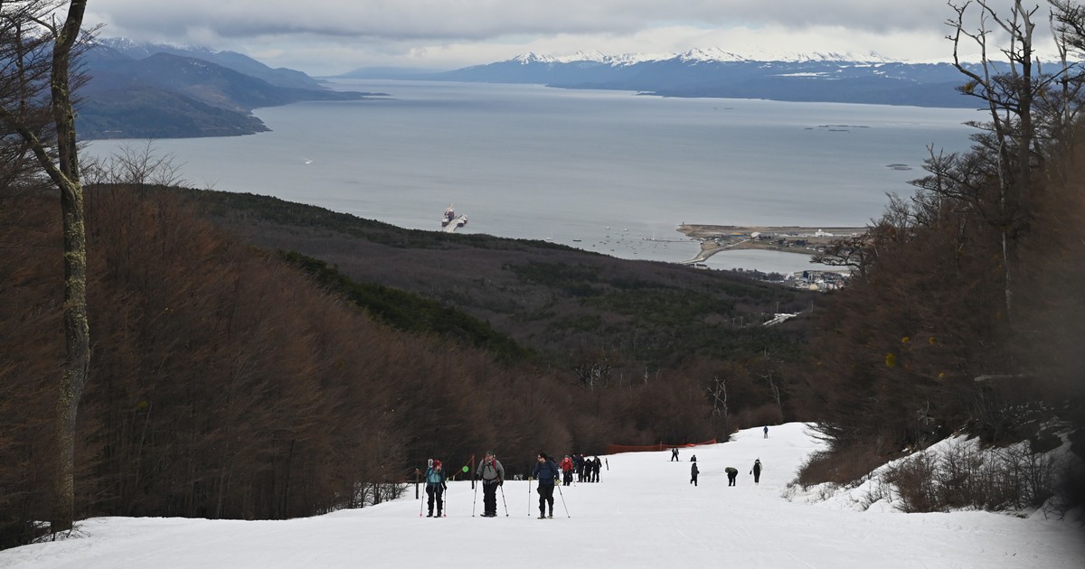 Imagen para el artículo: Tras 15 años, reabre un icónico centro de montaña y esquí en Ushuaia con nueva telesilla: cómo es y cuánto cuesta