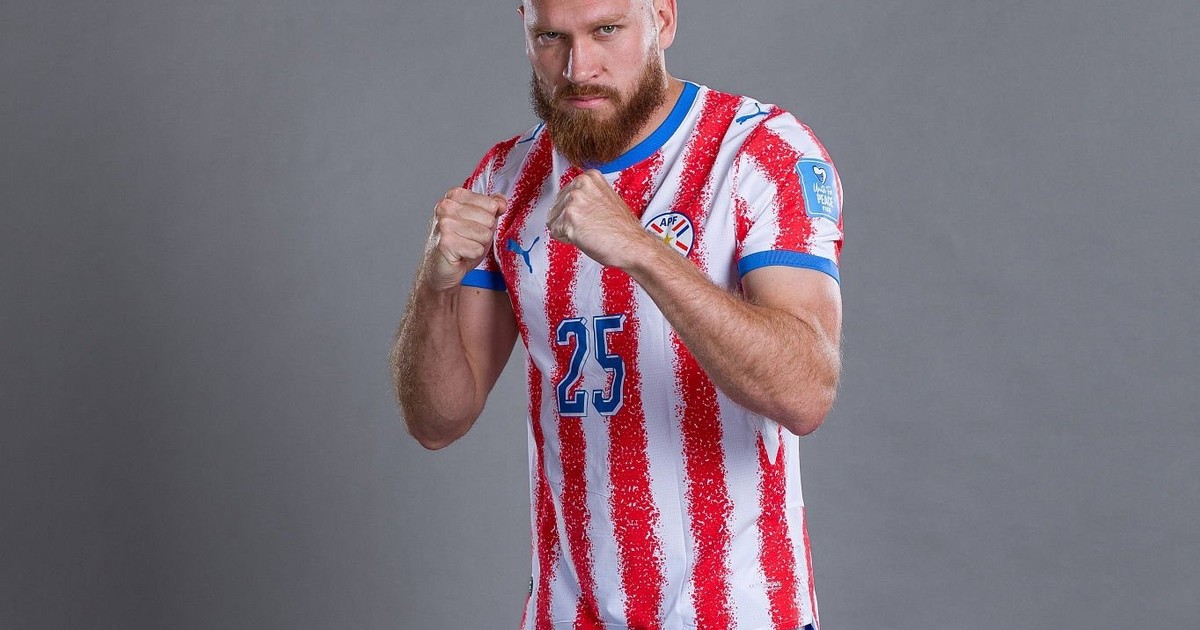 Imagen para el artículo: De llevar una TV a la escuela para mirar el Mundial a jugarlo con Paraguay: la revancha del Vikingo Pitta