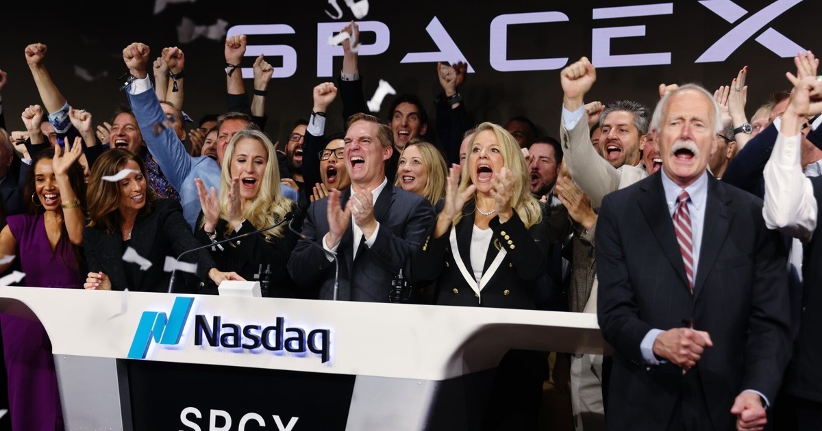 Imagen para el artículo: SpaceX: en su primer día en la Bolsa la acción sube 19% y Elon Musk es 
el primer “billonario” del mundo
