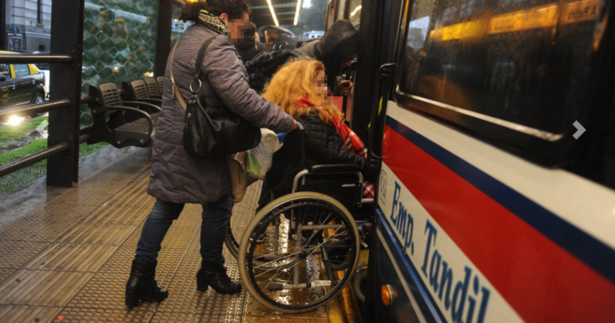Imagen para el artículo: Los discapacitados podrán viajar gratis con la tarjeta SUBE y sin certificado en trenes y colectivos: a partir de cuándo regirá el beneficio