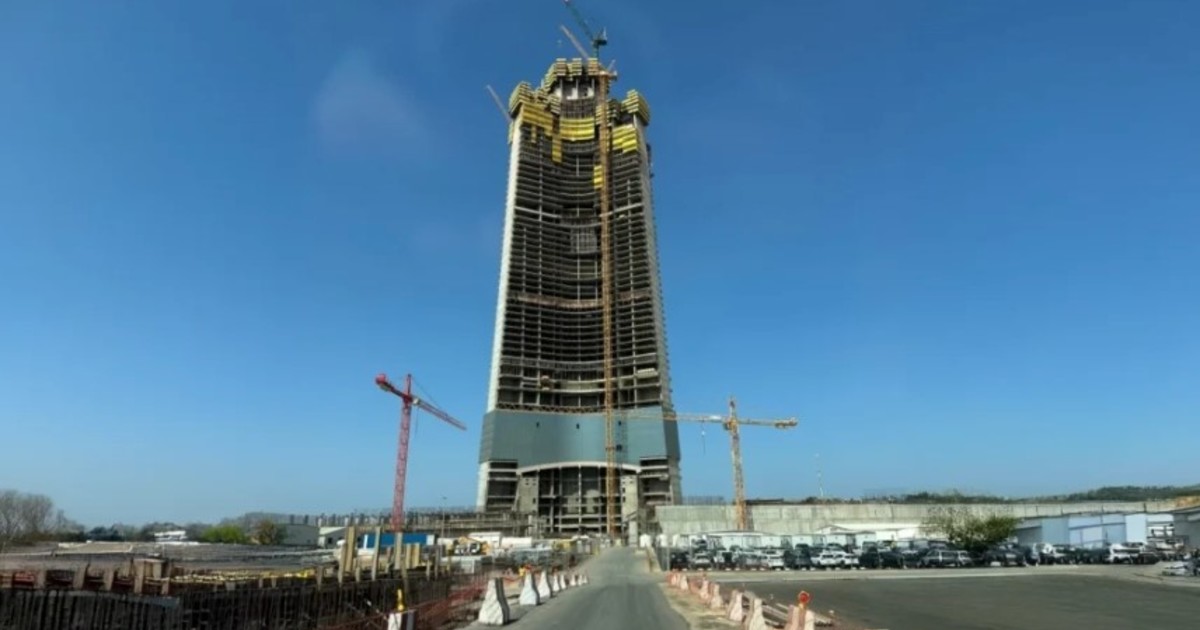 Imagen para el artículo: Tendrá un kilómetro de altura: el rascacielos récord que ya toma forma en Arabia Saudita