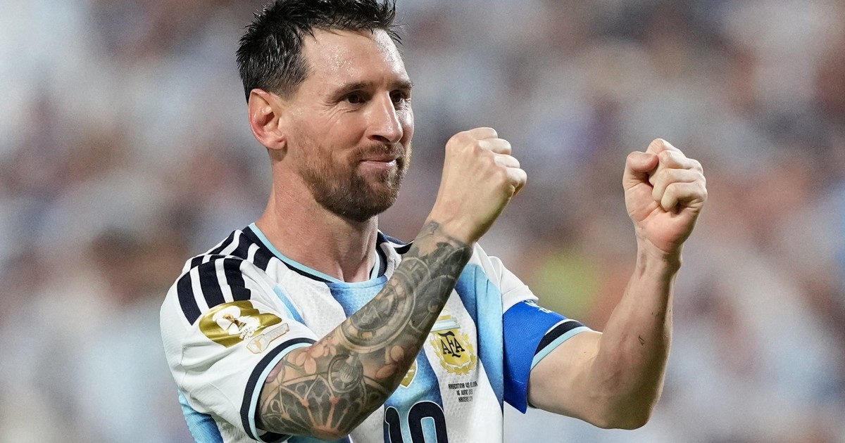 Imagen para el artículo: Del parche de Messi a los debutantes: las nuevas insignias que transforman las camisetas del Mundial