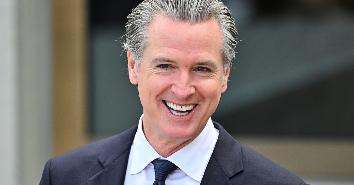 Imagen para el artículo: Es oficial: de la mano de Gavin Newsom, California llevará la inteligencia artificial a todas las agencias estatales con un nuevo acuerdo
