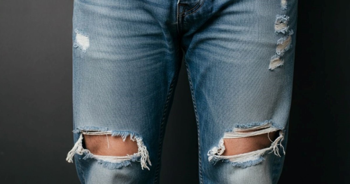 Imagen para el artículo: Fuerte polémica en una famosa cadena de restaurantes de EE.UU. por prohibir a empleados usar jeans con roturas o piercings para ir a trabajar