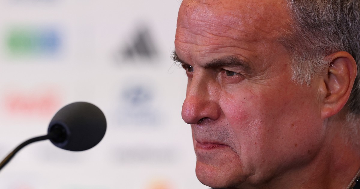 Imagen para el artículo: Bielsa apuntó de nuevo contra la FIFA y criticó la pausa de hidratación en el Mundial 2026: "Le quita mucho" al fútbol