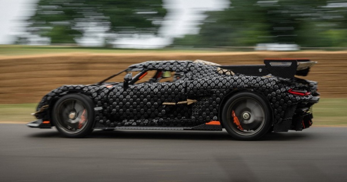 Imagen para el artículo: El automóvil hecho con 328.000 piezas Lego alcanzó los 111 km/h