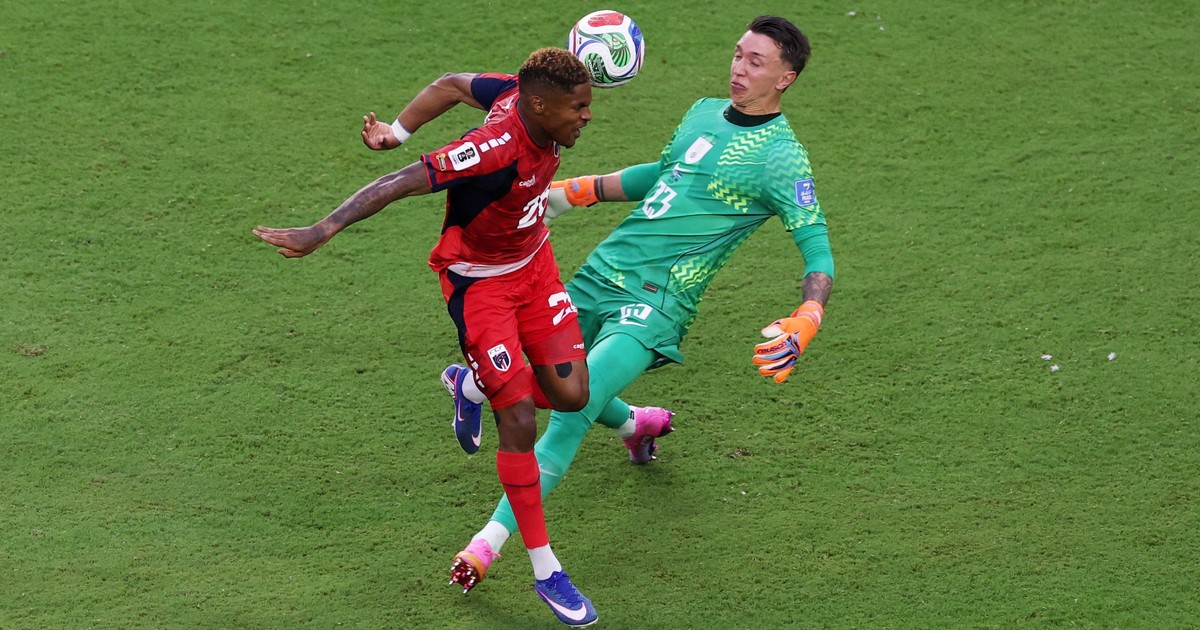Imagen para el artículo: Bielsa se agarra la cabeza con Uruguay: el inaudito error de Muslera que le costó el empate ante Cabo Verde