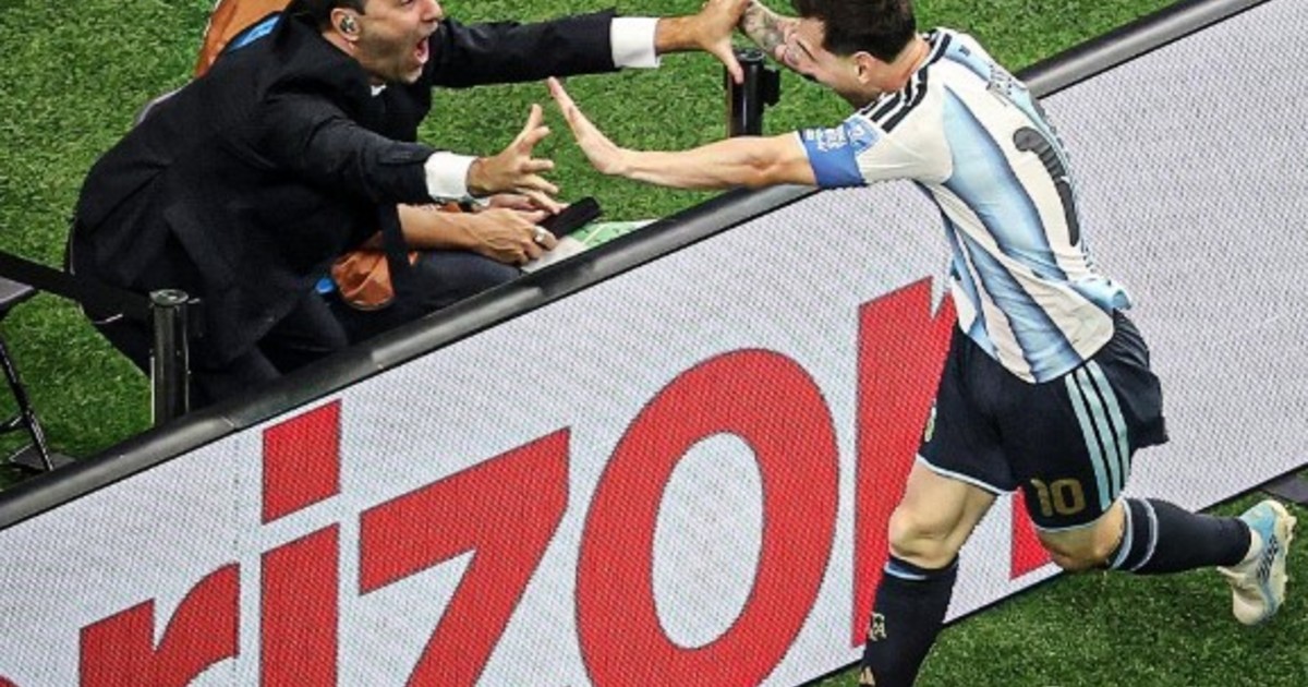 Imagen para el artículo: Joaquín Bruno, el periodista que festejó con Messi el histórico segundo gol ante Austria en el Mundial 2026: qué hará con la foto que dio la vuelta al mundo
