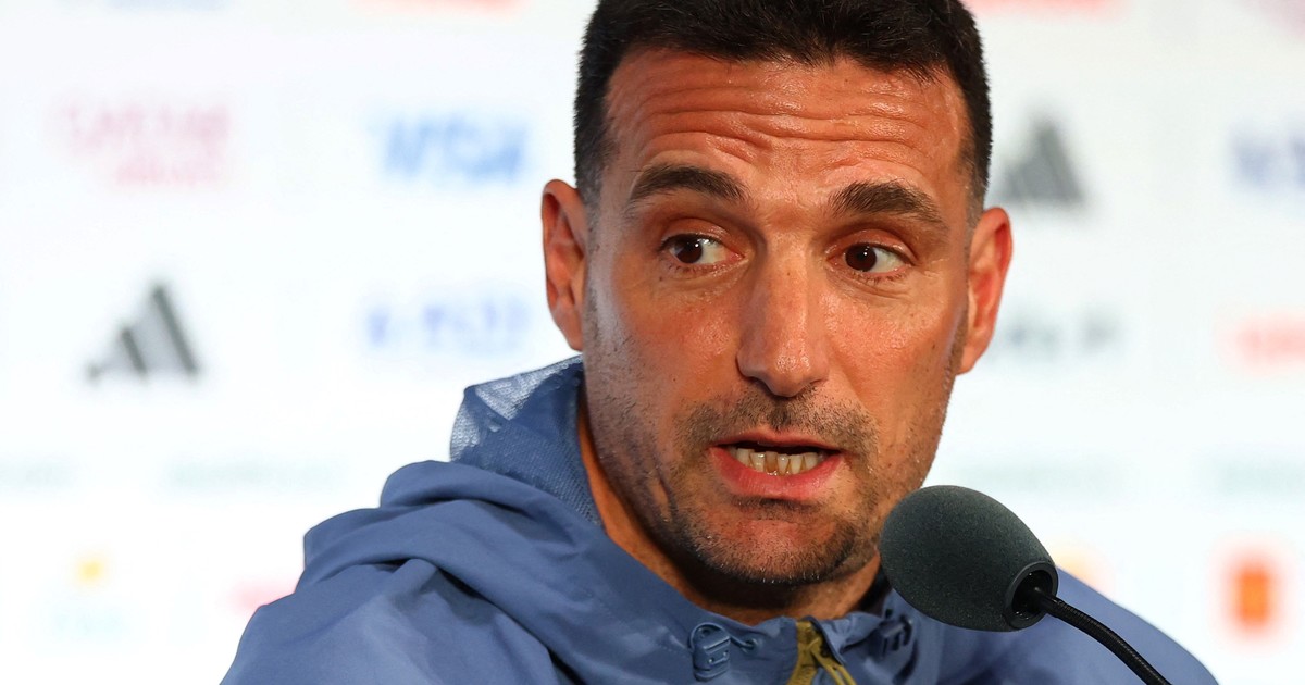 Imagen para el artículo: Lionel Scaloni se tomó un minuto antes de la conferencia de prensa y pidió "fuerza para el pueblo venezolano"