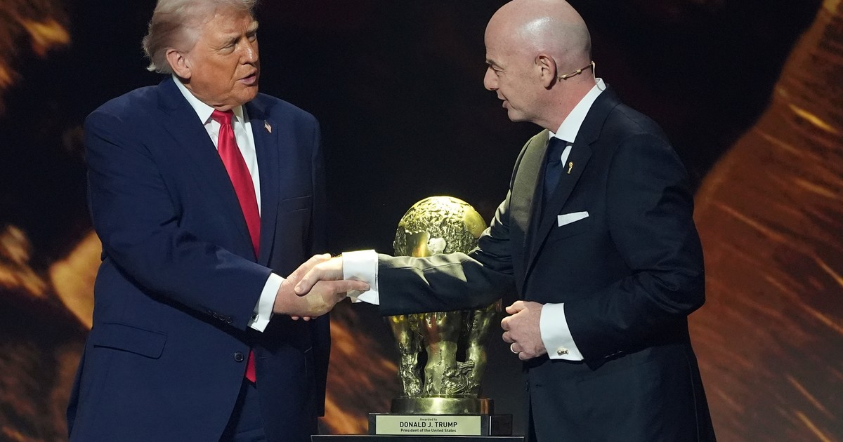Imagen para el artículo: Infantino confirmó que entregará la Copa del Mundo junto a Donald Trump