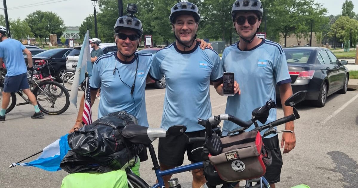 Imagen para el artículo: Olé en Kansas: los tres ciclistas argentinos que pasaron por 17 países en nueve meses para llegar al Mundial