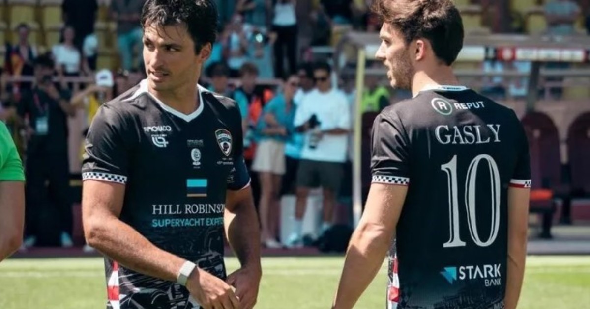 Imagen para el artículo: Del sombrero de Ronaldinho a Gasly hasta el golazo de Sainz: el partido de los pilotos