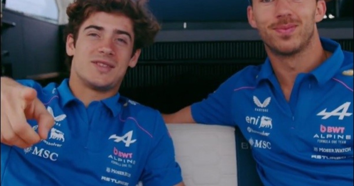 Imagen para el artículo: Franco Colapinto y una llegada top al paddock en Mónaco: se subió a un yate de lujo