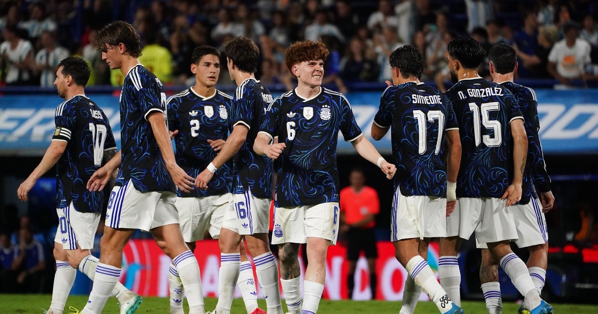 Imagen para el artículo: Por los resultados de los amistosos de Francia y España, Argentina vuelve a ser el líder del ranking FIFA