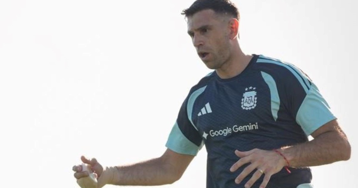 Imagen para el artículo: Cómo está el Dibu: su particular entrenamiento y el objetivo de estar en el debut