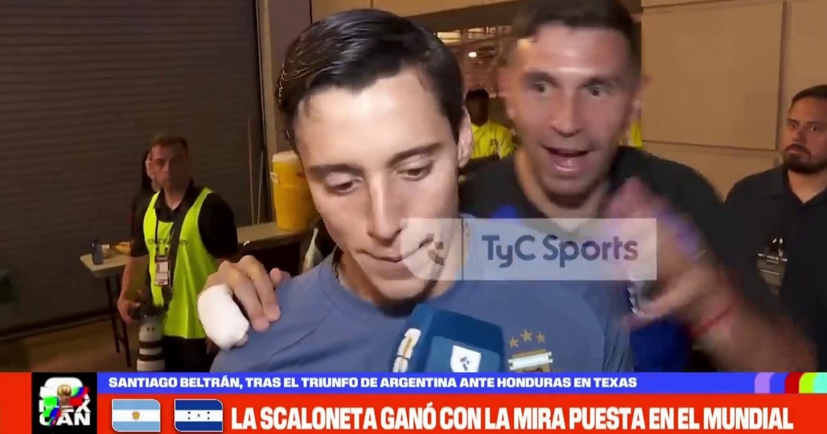 Imagen para el artículo: El apoyo de Dibu Martínez a Beltrán tras su debut en la Selección: "¡Vamos papá!"