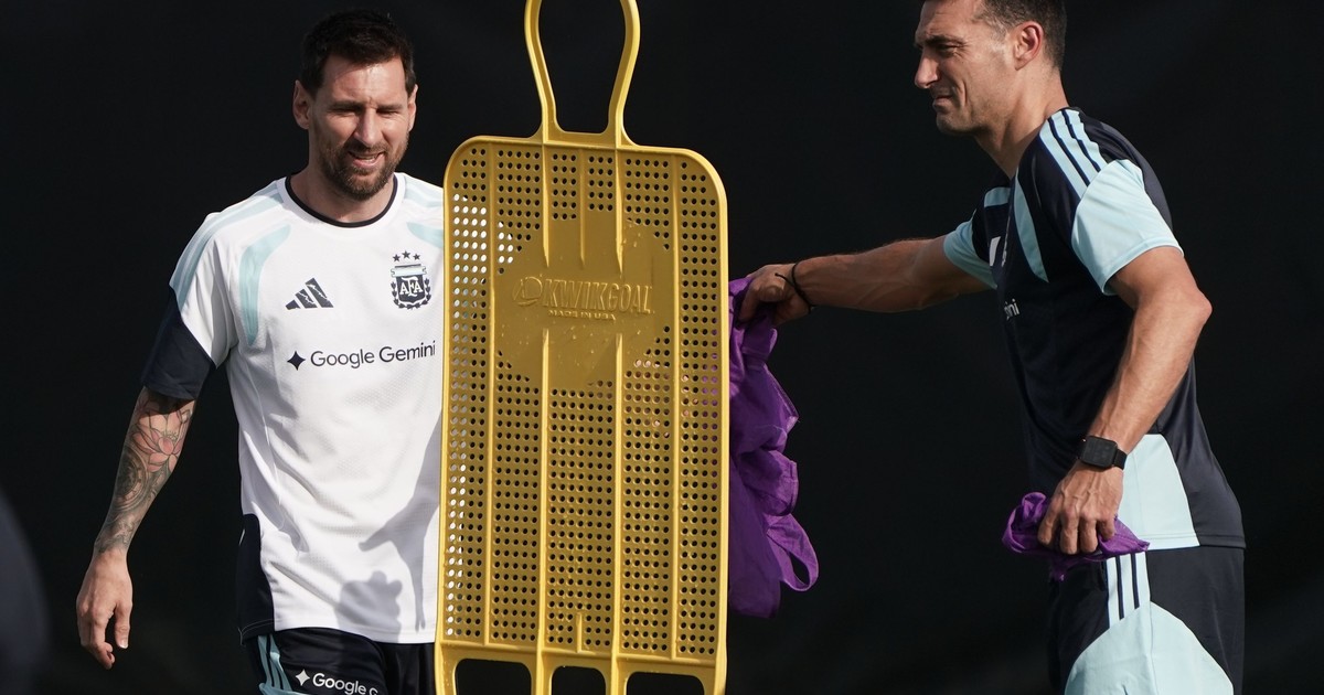 Imagen para el artículo: Con Dibu y con la duda de Messi, la formación inédita que pondría Scaloni con Jordania