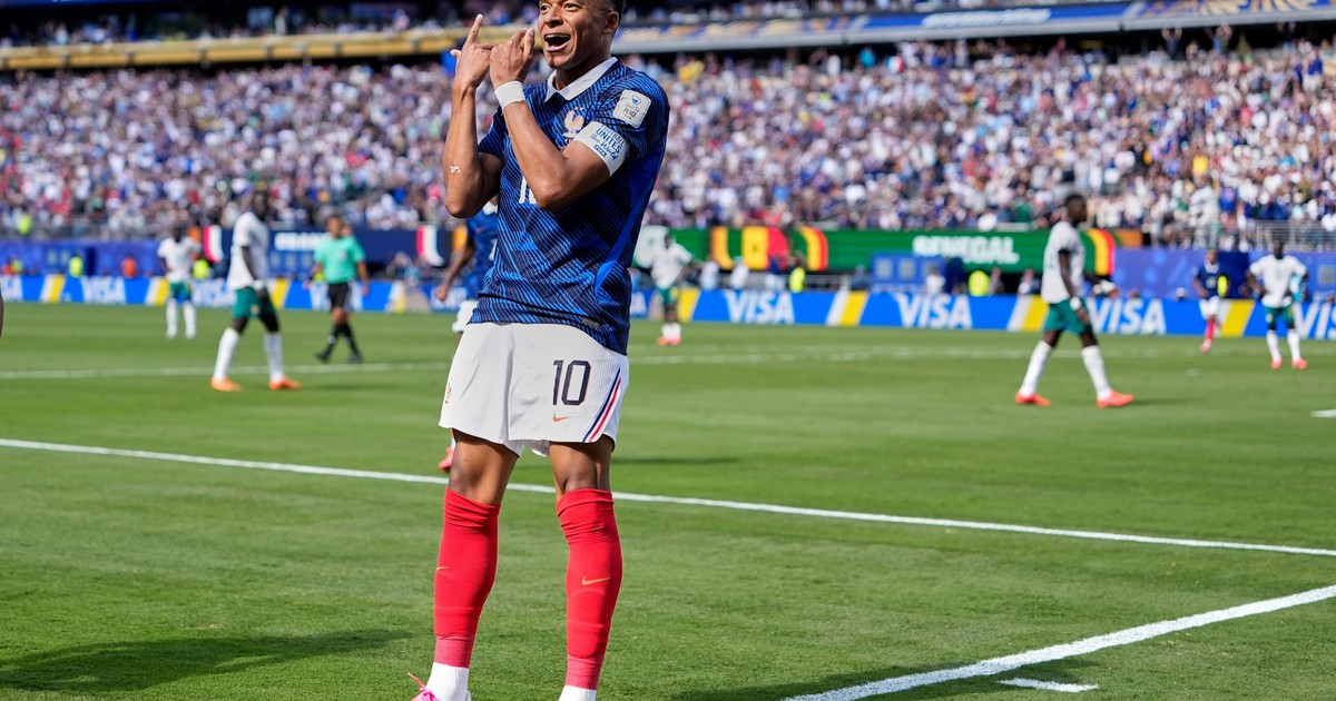 Imagen para el artículo: Mbappé desafiante tras su doblete: “Si jugara para los que me critican, tendría que hacerlo hasta los 80 años”