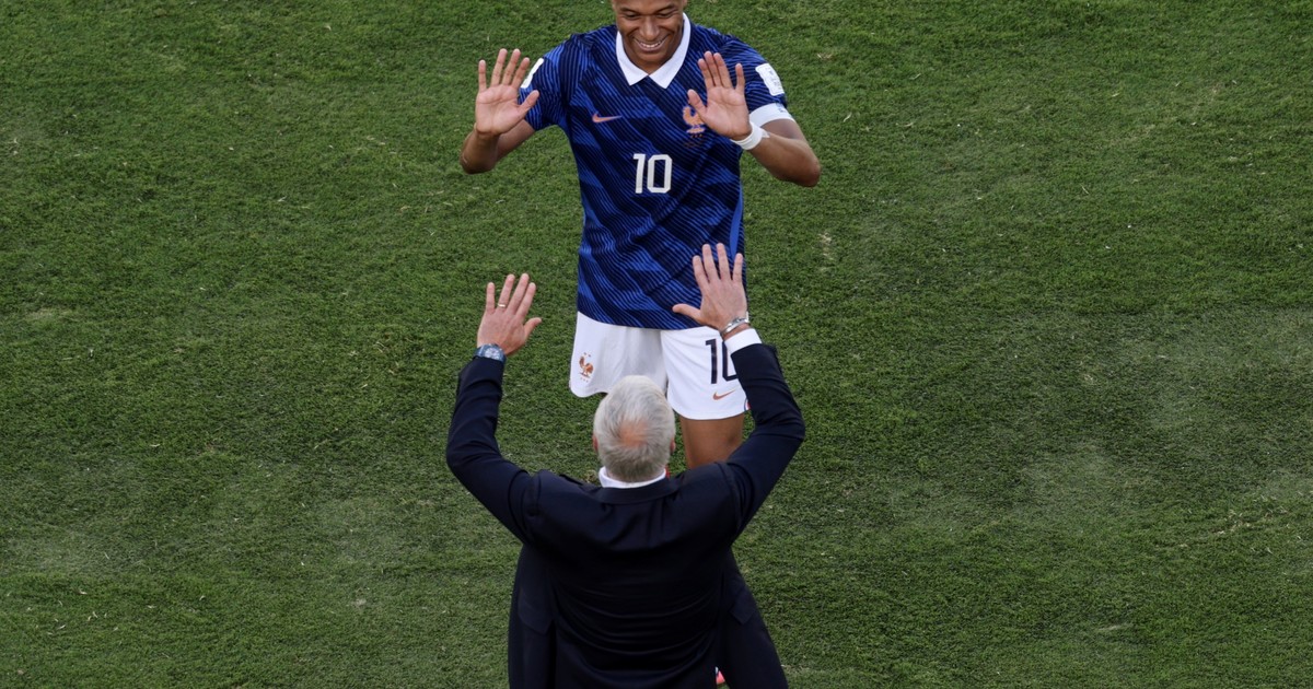 Imagen para el artículo: Deschamps, luego del triunfo de Francia: de "los nervios del principio" a "ganar un primer partido no es decisivo"