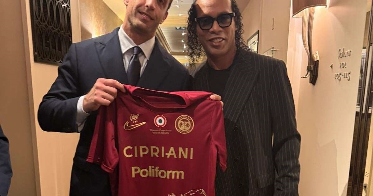 Imagen para el artículo: ¡Bomba!: ¿Ronaldinho vuelve a jugar en la Serie C de Italia?
