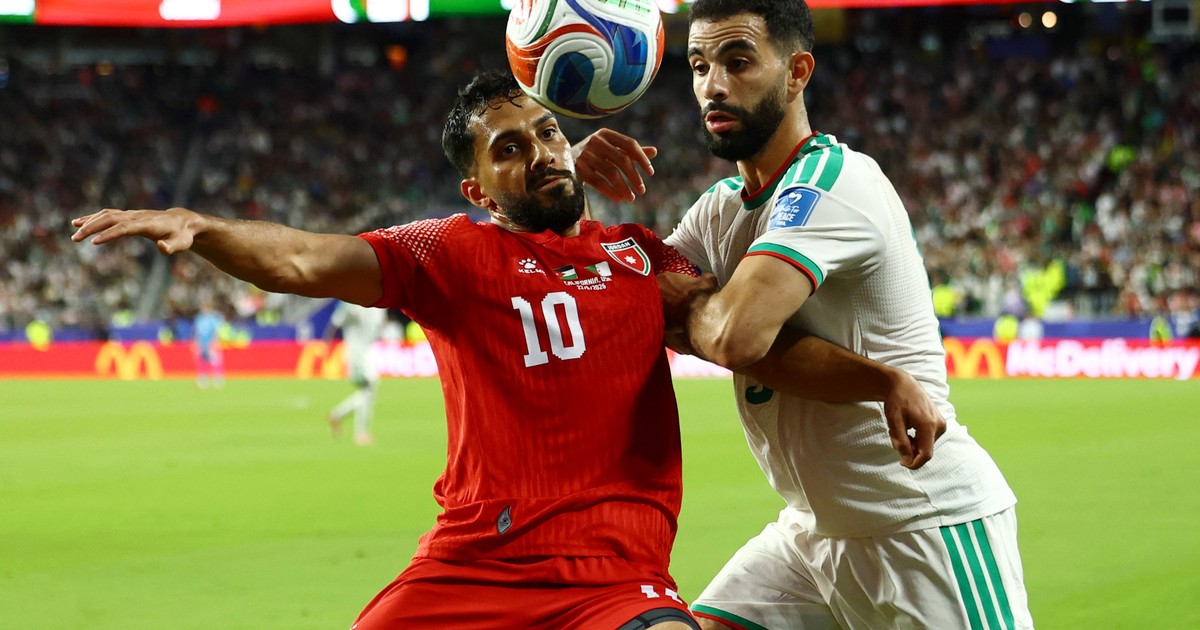 Imagen para el artículo: La historia del "Messi jordano" que la rompe en Francia y va por el batacazo ante Argentina
