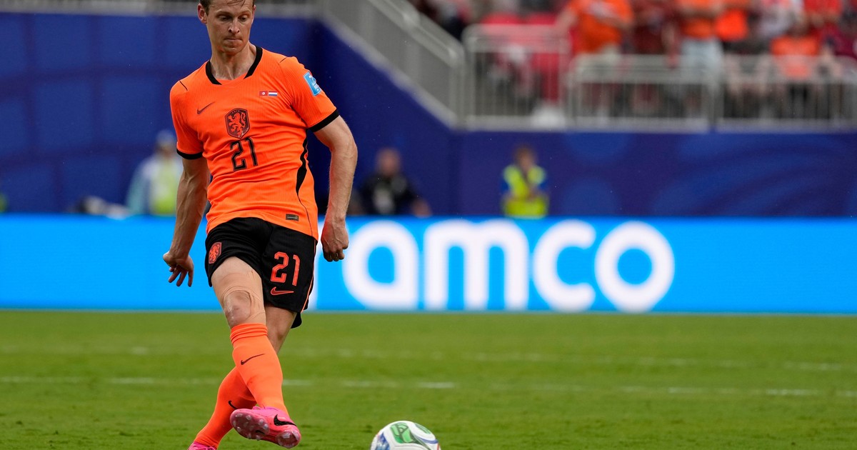 Imagen para el artículo: De Jong con Olé: "Messi es el mejor de historia"